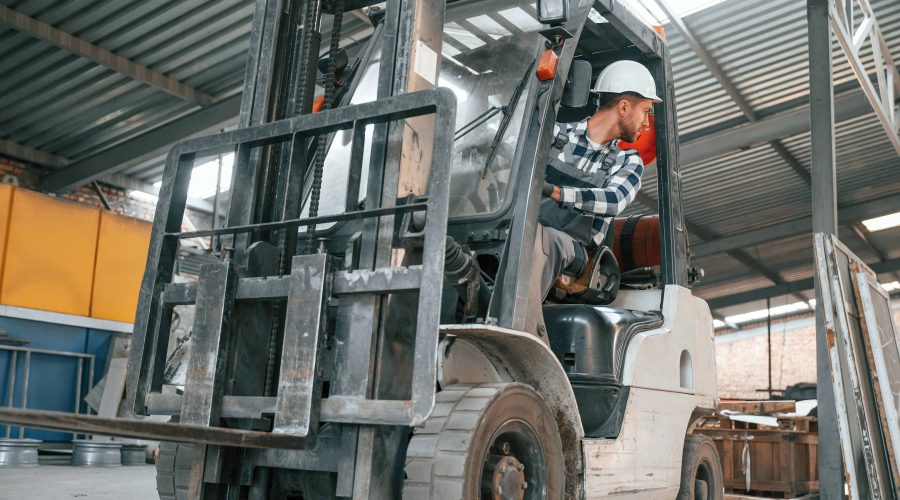 forklift training essex and surrouding ereas, Chelmsford - Colchester - Southend-on-Sea - Basildon - Harlow - Brentwood - Clacton-on-Sea - Braintree - Witham - Billericay - Wickford - Rayleigh - Maldon - Harwich - Saffron Walden.